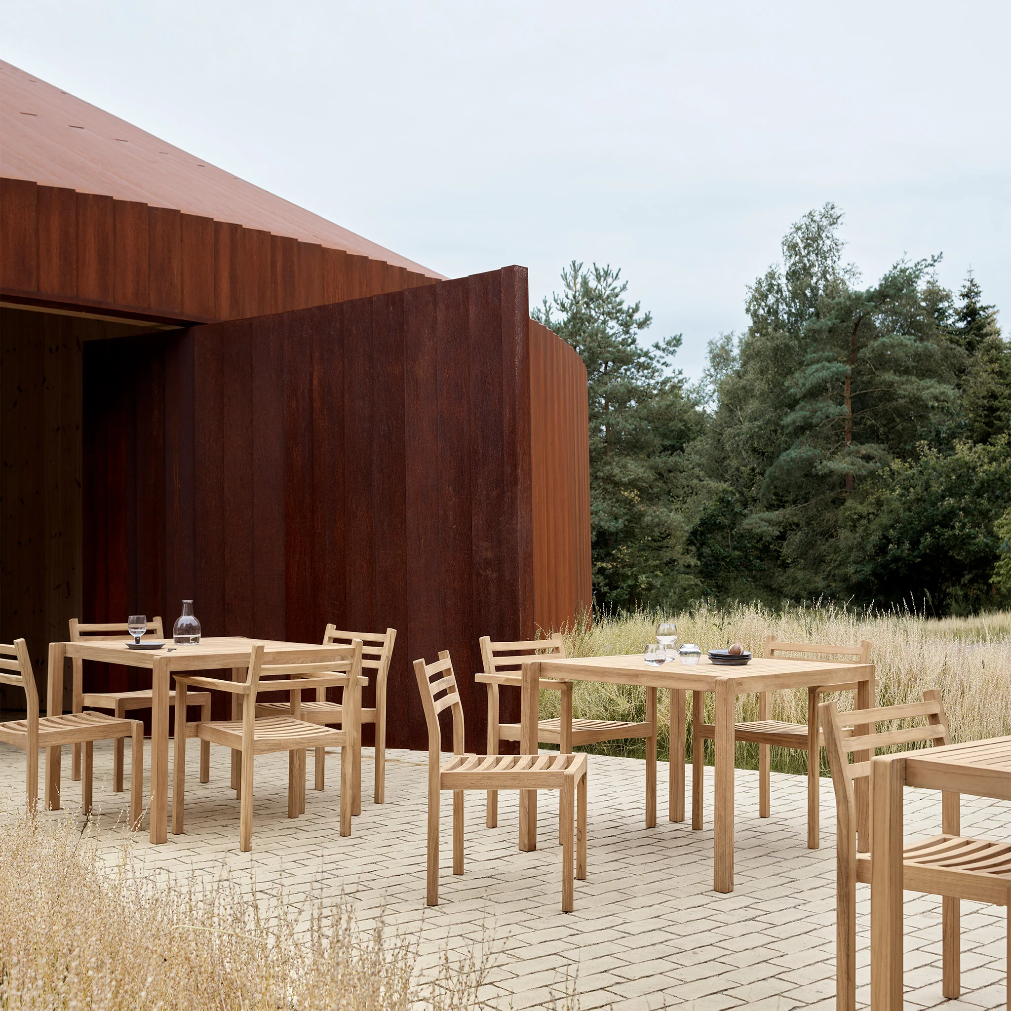 AH901 / AH902 Outdoor Dining Tables by Alfred Homann - Image 4
