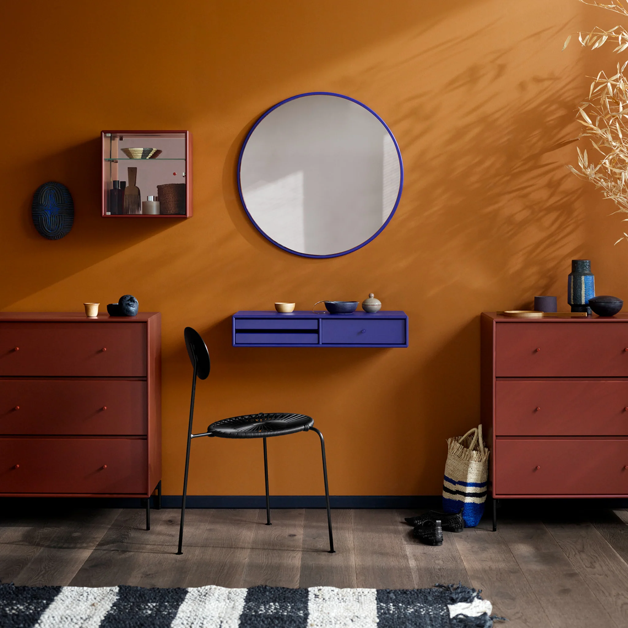 Around Mirror by Montana Furniture - Image 5