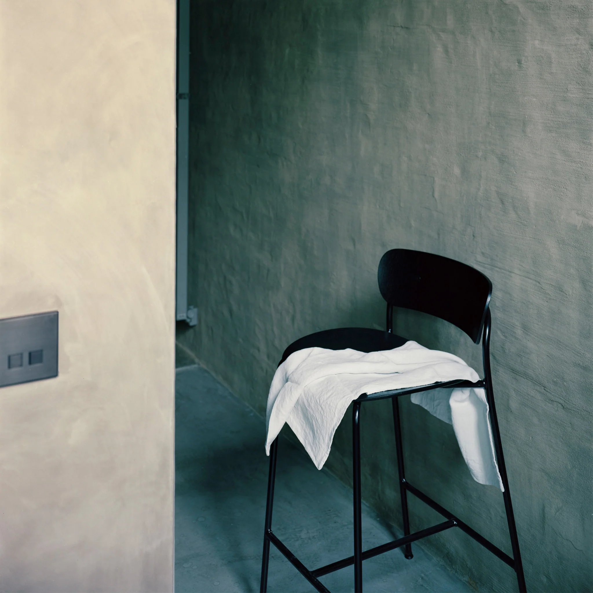 AV7 Pavilion Counter Chair by &Tradition - Image 4