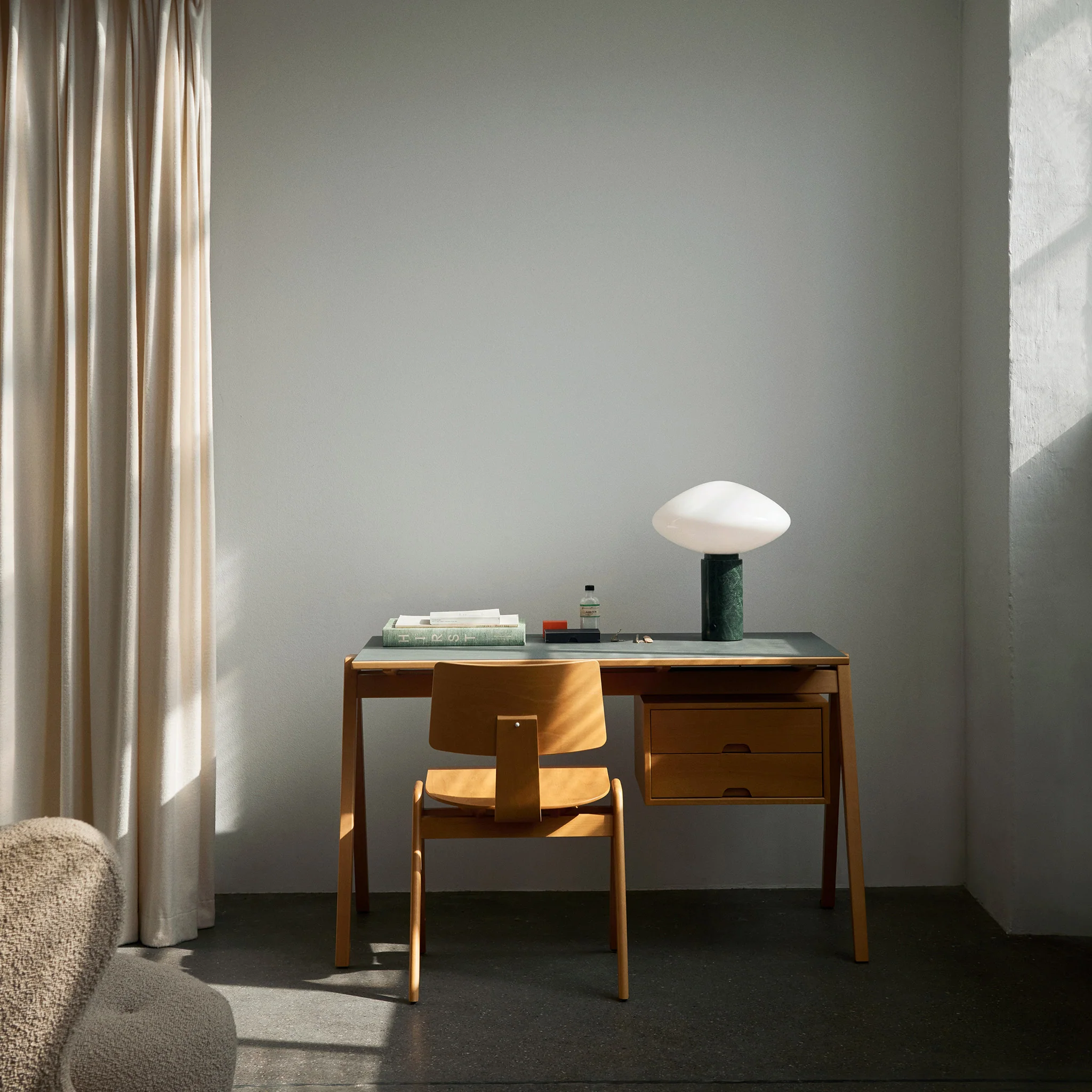 Daystak Desk RD3 by Robin Day - Image 2