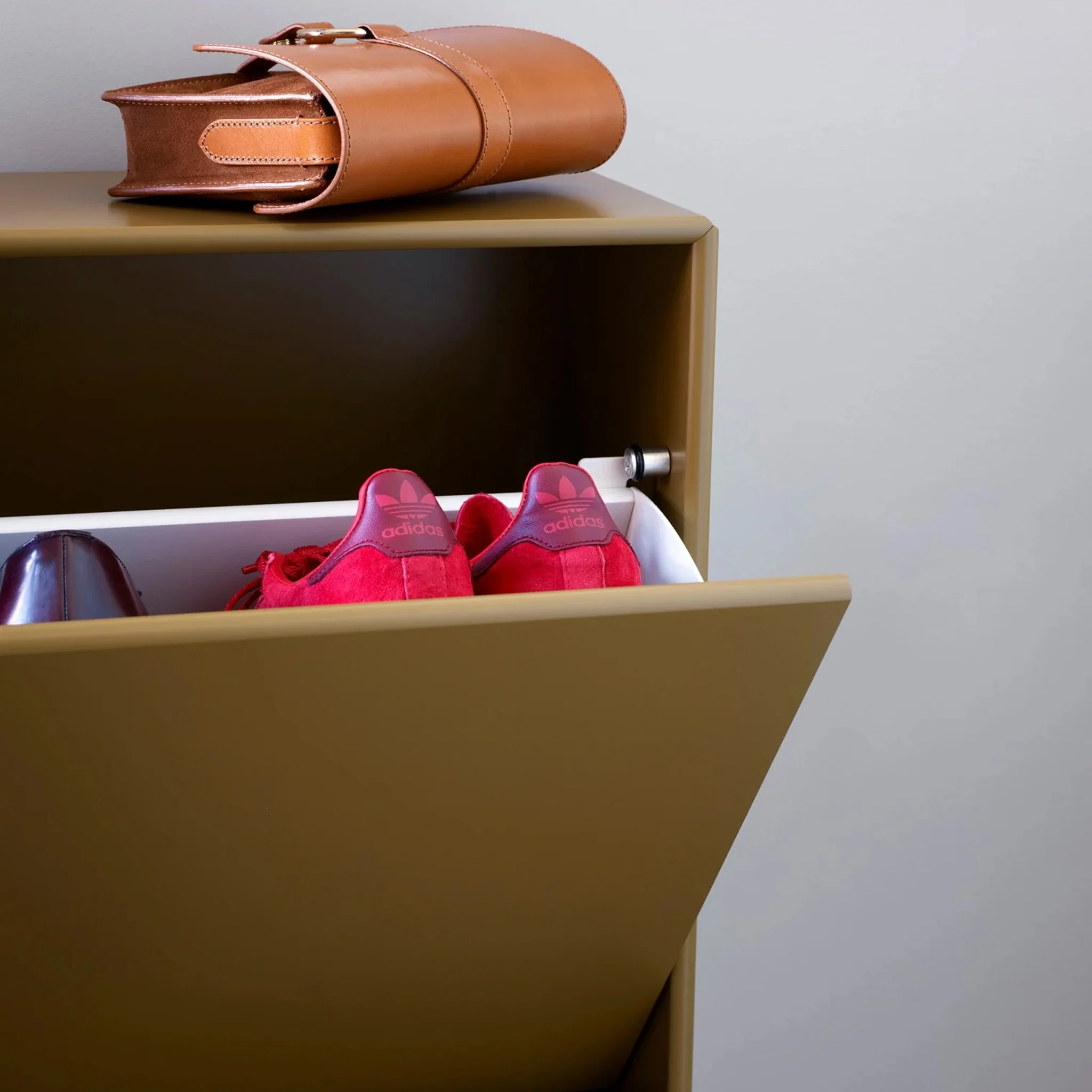Hide Shoe Cabinet by Montana Furniture - Image 7
