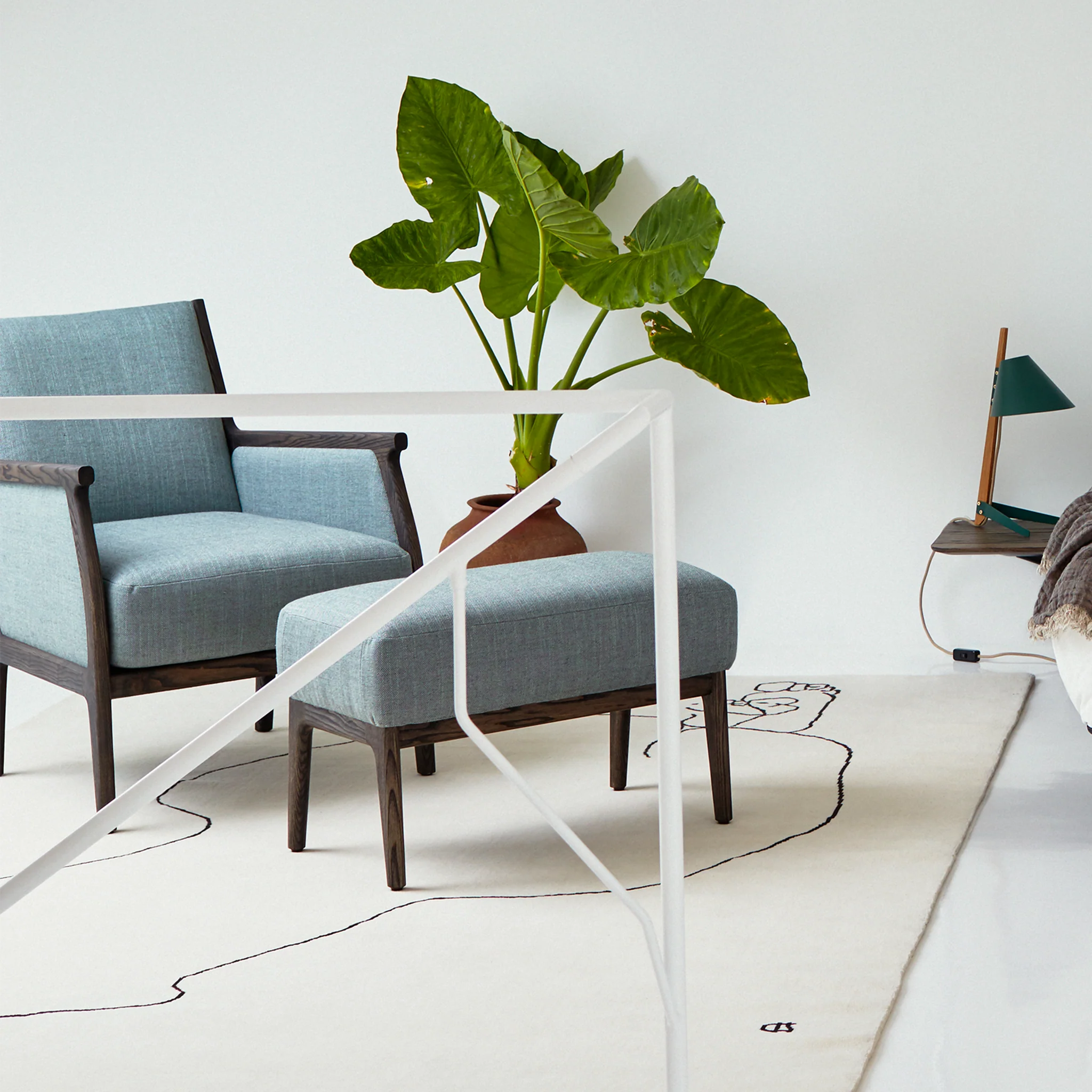 Mira Lounge Chair by Matthew Hilton - Image 4