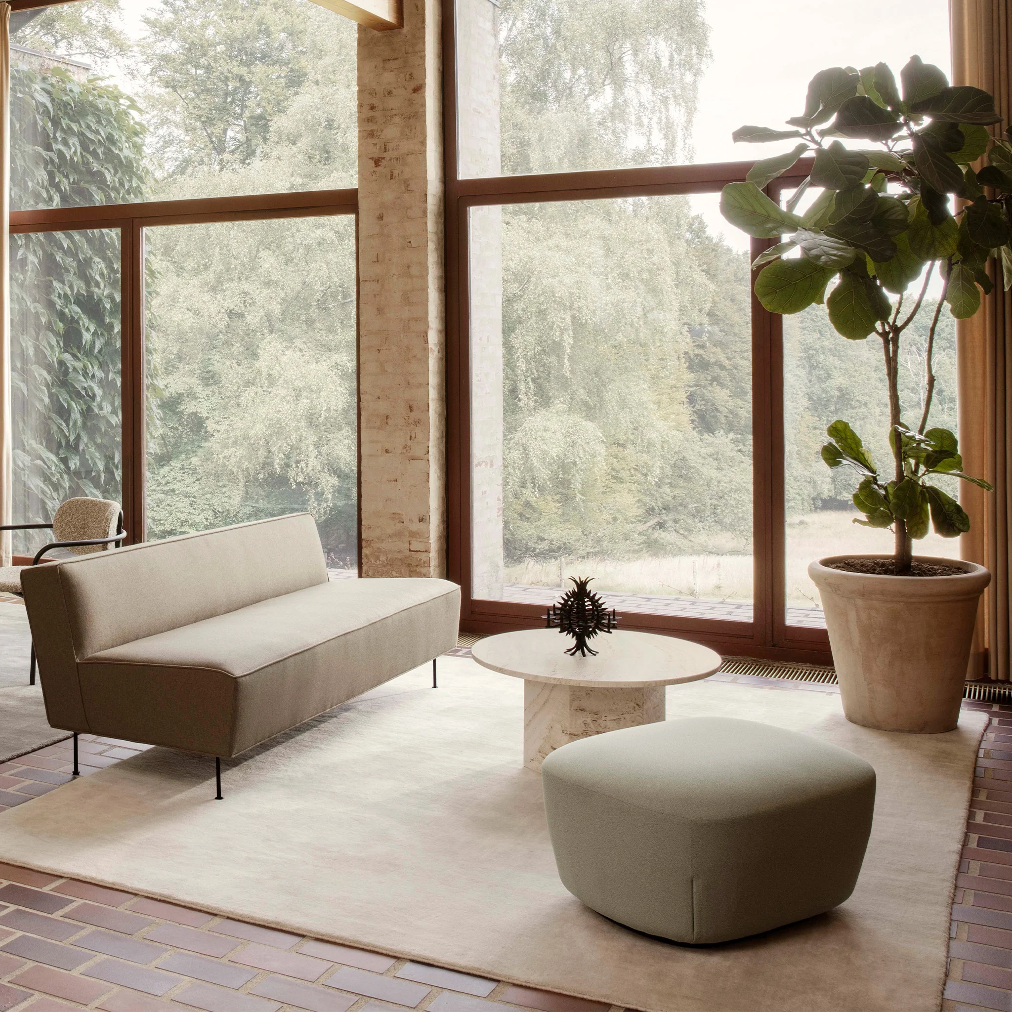 Modern Line Sofa by Gubi - Image 7