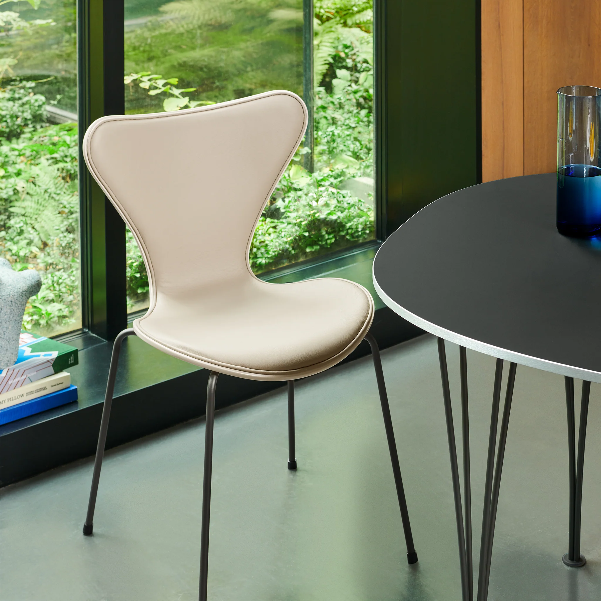 Series 7 Front Upholstered 3107 Chair Fabric by Fritz Hansen - Image 6