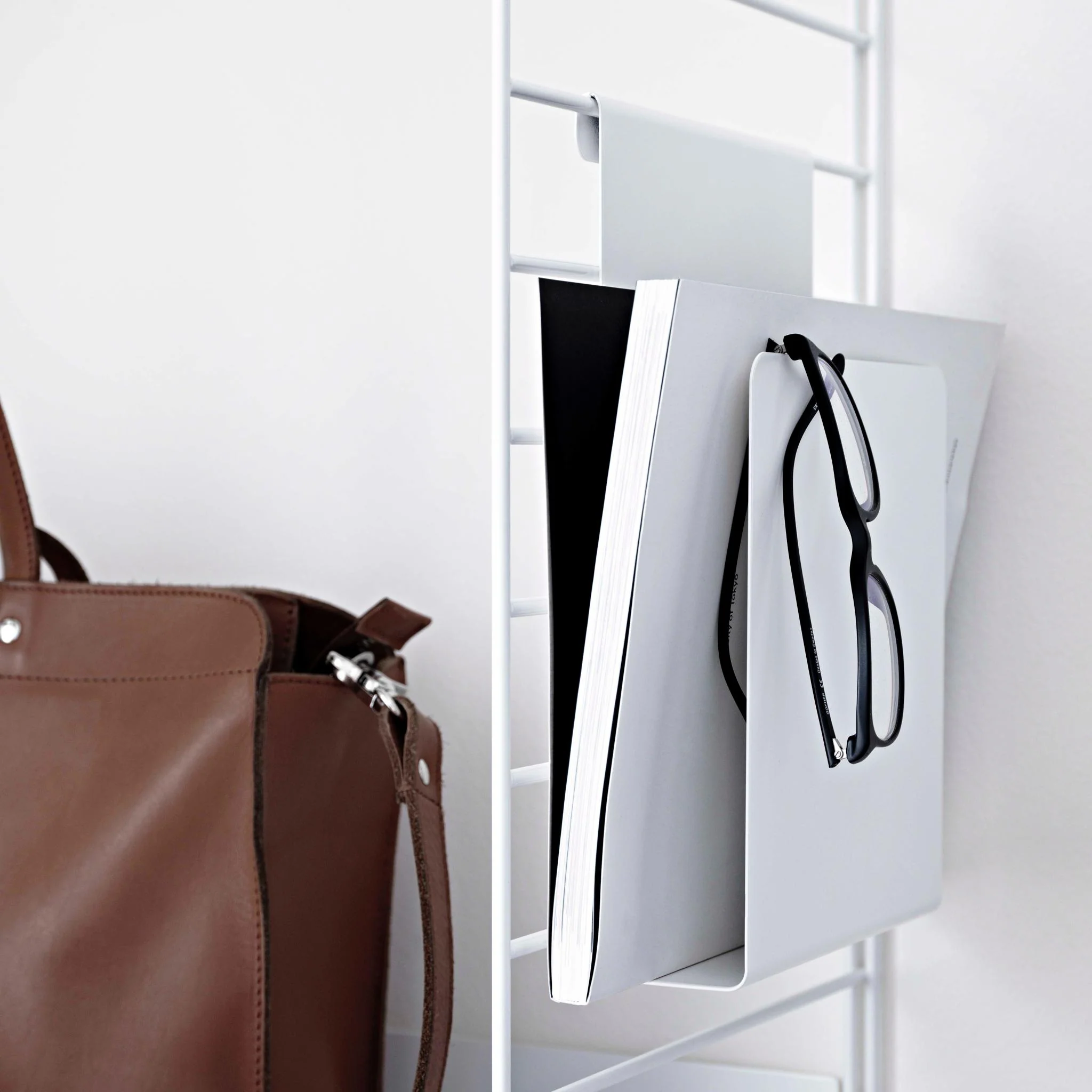 String - Magazine holder - Image 4