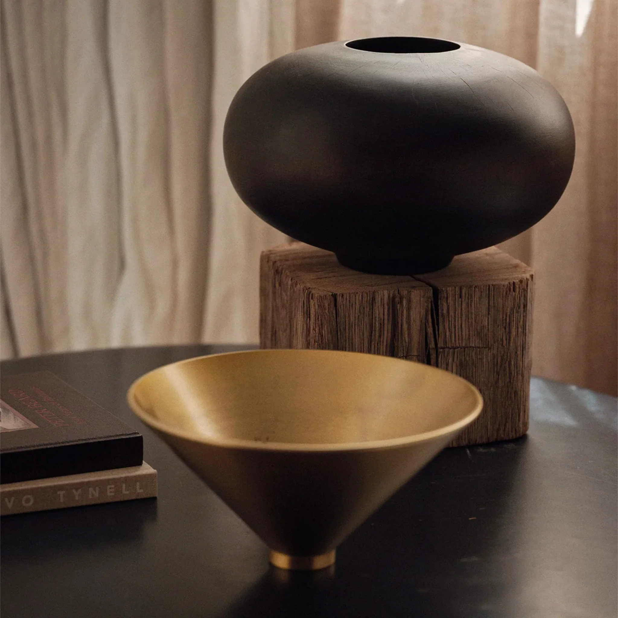 Surround Vase by Colin King Studio - Image 3