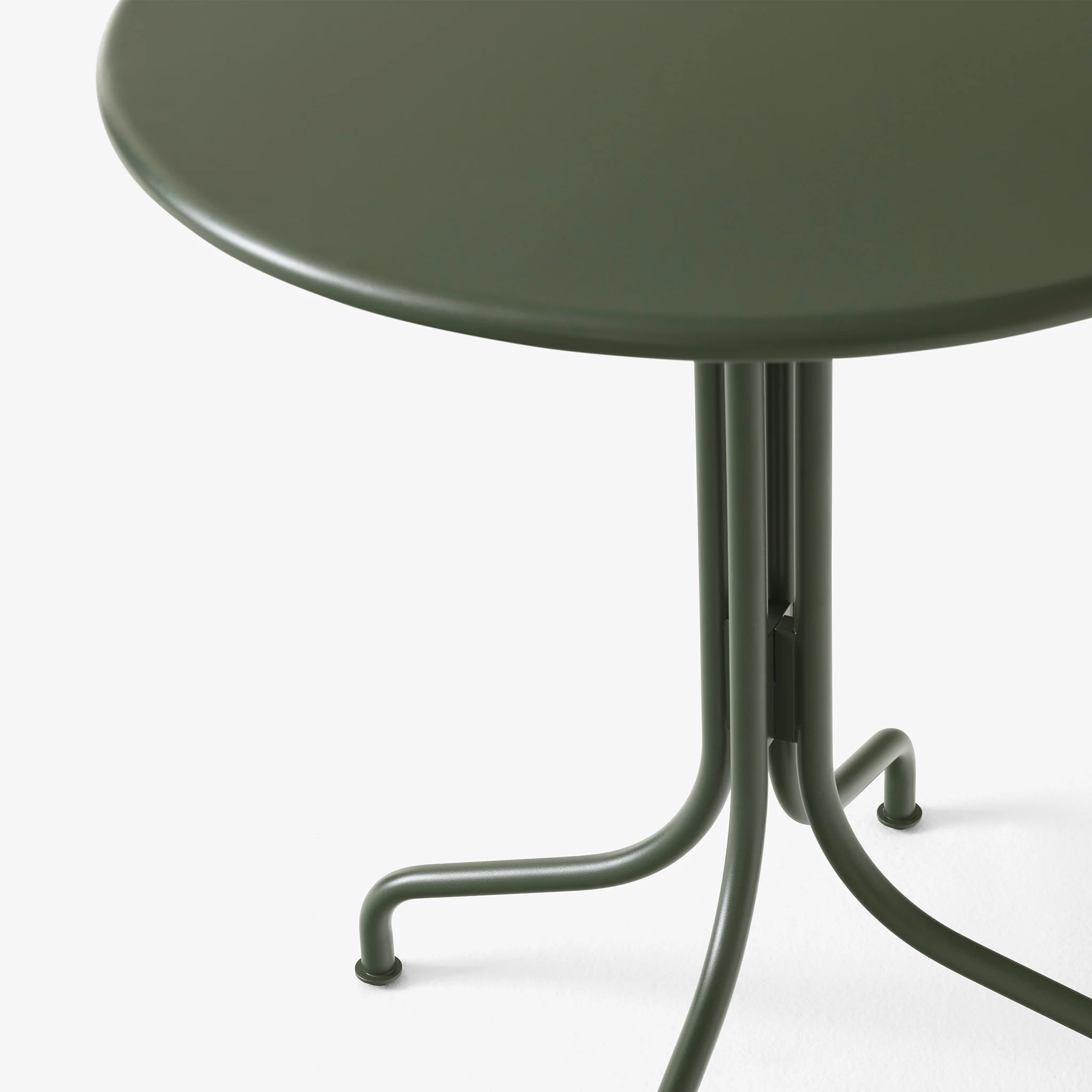 Thorvald SC96 Café Table Round - Image 3