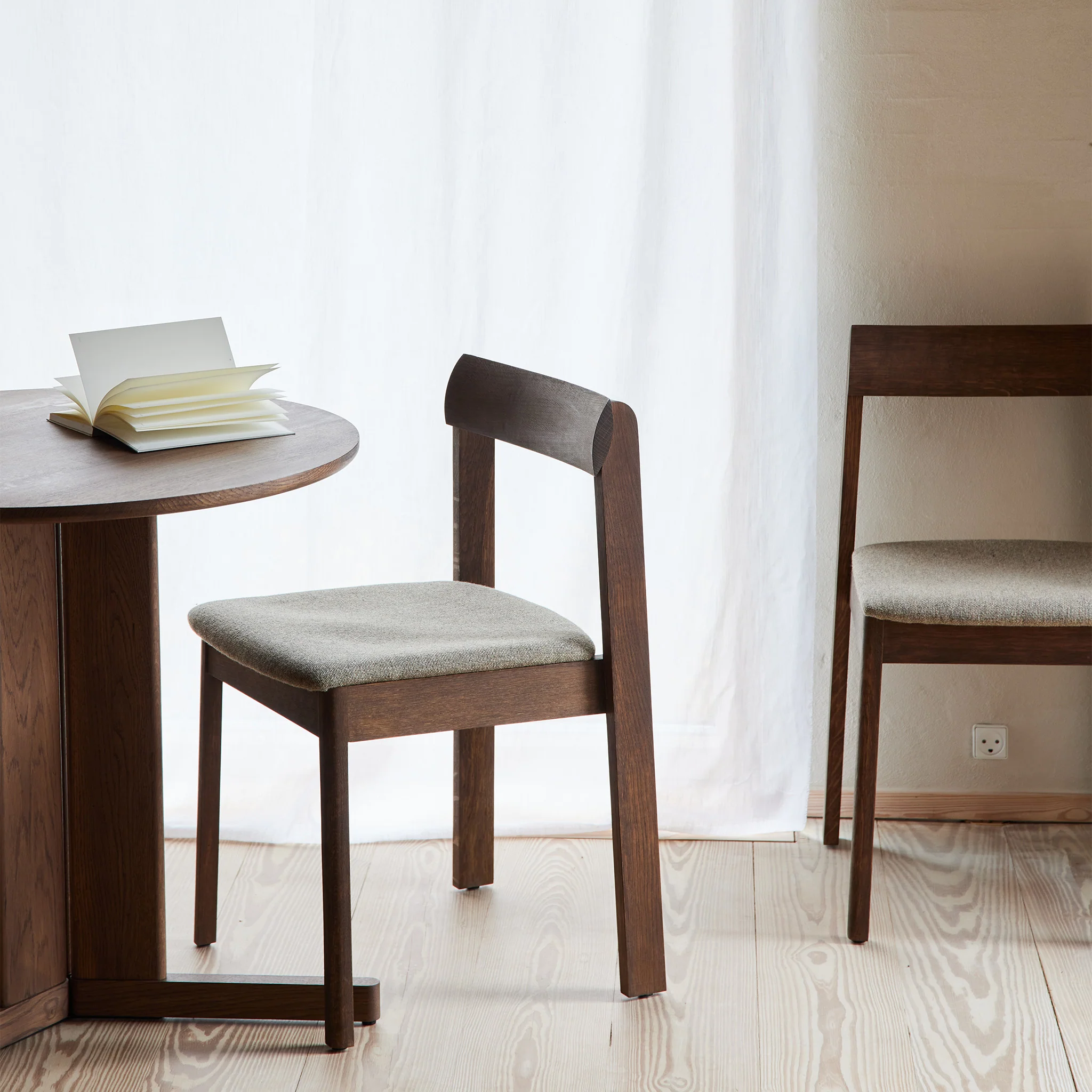Trefoil Round Table Ø75cm by Form and Refine - Image 6