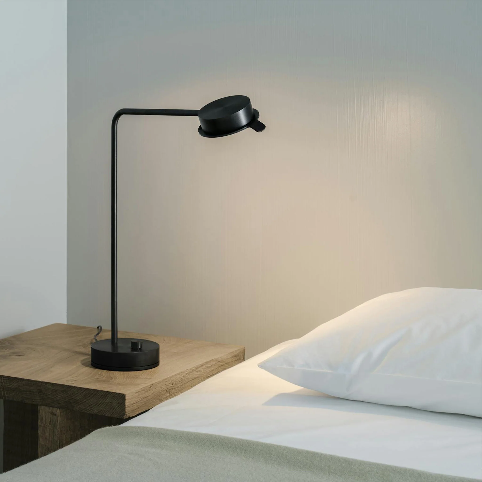 w102 Chipperfield Table Lamp - Image 6